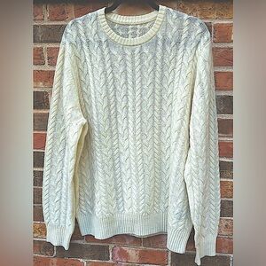 100% Wool Men’s Cable Knit Sweater in Off-White. Men’s Size XL
